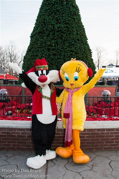 six flags great adventure christmas photo round up two lost boys six flags characters